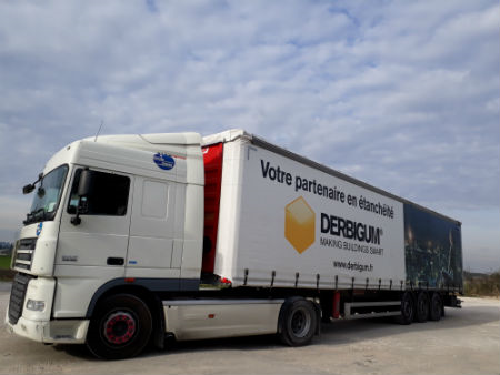 Nouvelle Semi-remorque Transports Coué aux couleurs de Derbigum