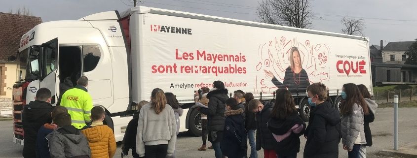 Un de nos conducteurs présente son métier aux élèves de l'école primaire du Bourgneuf-la-forêt