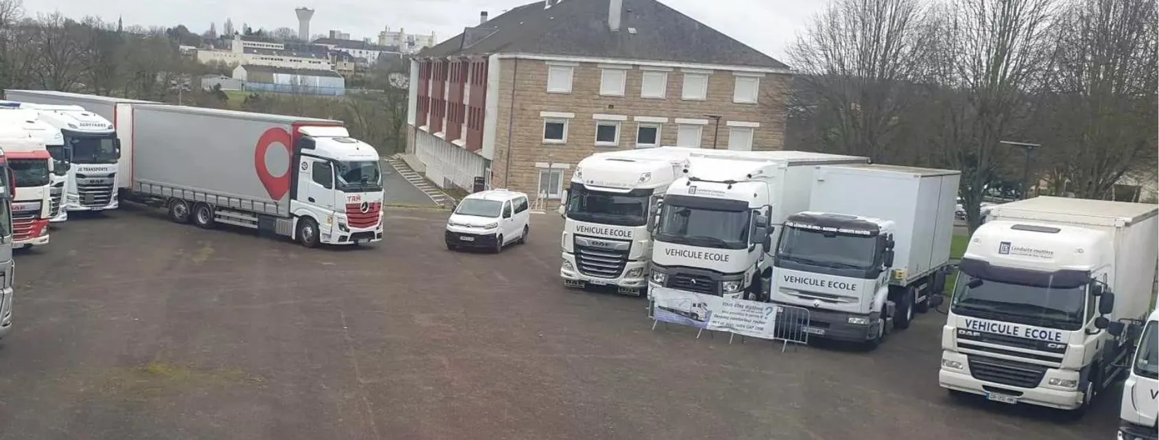 Prêt d'un camion remorque pour la formation Conducteur Routier du Lycée Léonard de Vinci à Mayenne