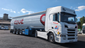 Camion citerne Transports Coué dédié au transport vrac de nutrition animale certifié Qualimat