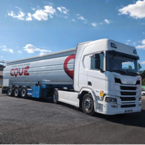 Camion citerne Transports Coué dédié au transport vrac de nutrition animale certifié Qualimat