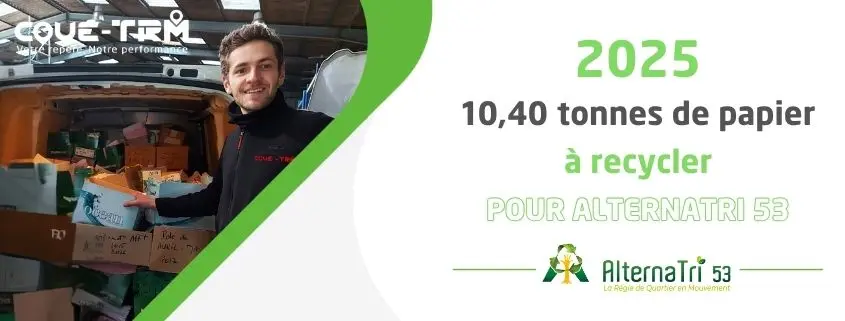 Collecte de papier en entreprise : collaborateur devant un véhicule rempli de cartons pour recyclage avec l'association Alternatri 53