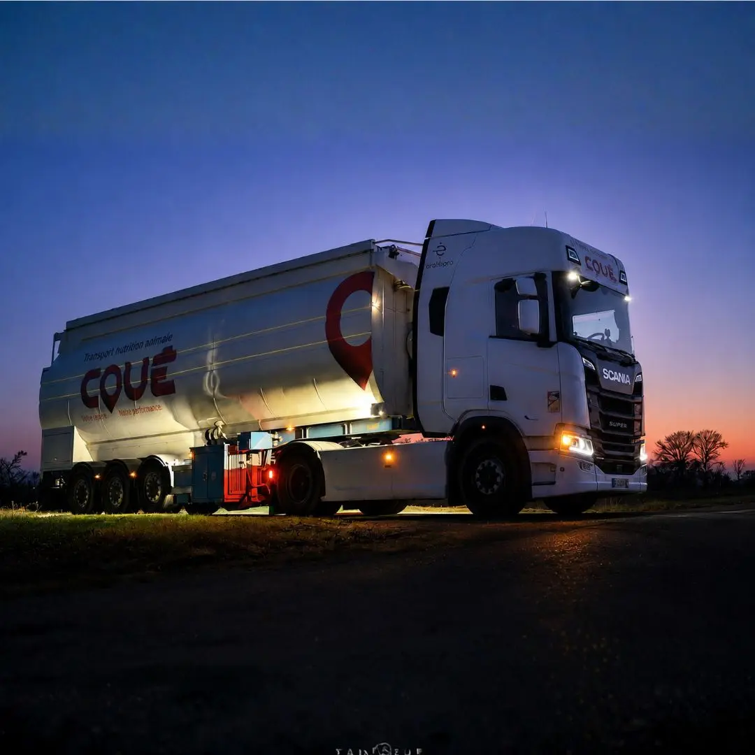 Scania Transports Coué avec semi-remorque vrac nutrition animale, spécialiste du transport routier agricole